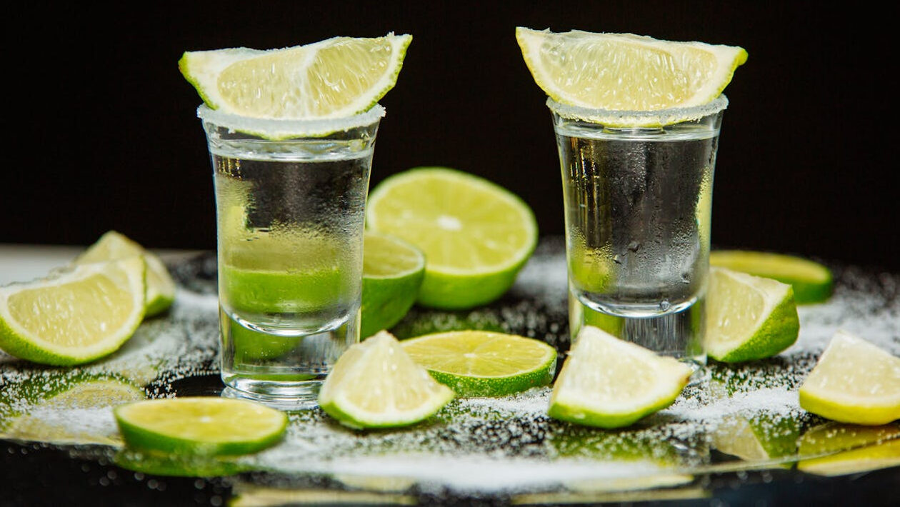 Τεκίλα: Το απόσταγμα που κατέκτησε τα bars και τις προτιμήσεις μας