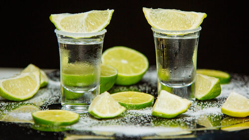 Τεκίλα: Το απόσταγμα που κατέκτησε τα bars και τις προτιμήσεις μας