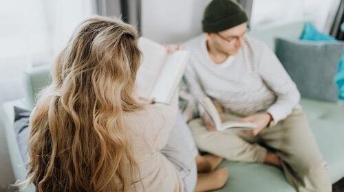 Οι νεότερες γενιές ρομαντικοποιούν το παρελθόν μας και μάλλον… όχι άδικα