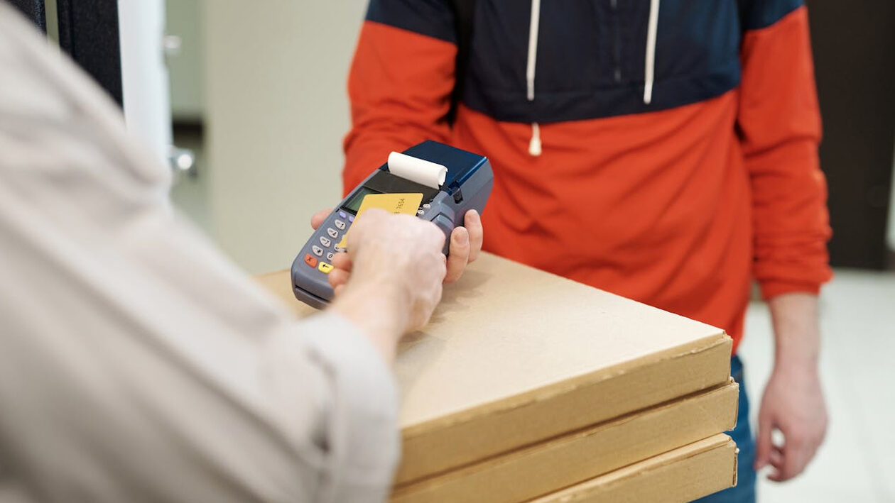 Τι είναι το NFC στο κινητό; Πώς να το ενεργοποιήσεις και σε τι χρησιμεύει;