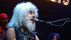 Γιάννης Γιοκαρίνης: Ένας αληθινός Νοσταλγός του Rock ’n’ Roll