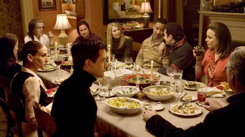 Μαζί με τα χριστουγεννιάτικα τραπέζια έρχονται και όλες εκείνες οι αδιάκριτες ερωτήσεις