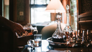 Πώς να οργανώσεις ένα Home Bar για τις γιορτές