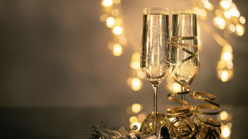 Σαμπάνια και γιορτές: 13 κλασικές επιλογές, value for money ετικέτες και εναλλακτικοί αφρώδεις οίνοι