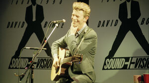 Ο David Bowie μεταμορφώθηκε σε μια από τις αέναες μελωδίες του σύμπαντος