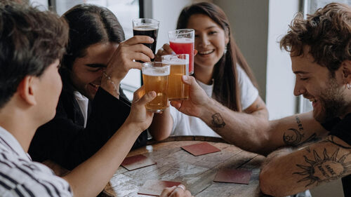 Έχουμε τα χαμηλότερα ποσοστά κατανάλωσης αλκοόλ για εδώ και έναν αιώνα