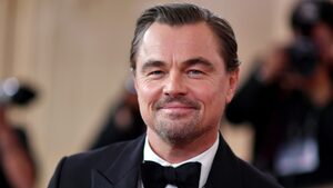 Χρυσές Σφαίρες 2026: Ανακαλύψαμε σε ποιον μιλούσε τελικά ο Leonardo DiCaprio στο viral video