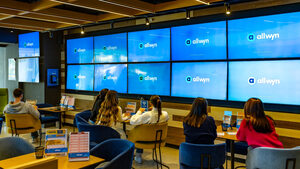 Η εποχή της Allwyn φέρνει μια νέα εμπειρία στο δίκτυο καταστημάτων ΟΠΑΠ και Play