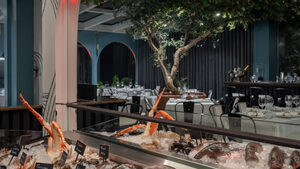 Όταν η premium ψαροφαγία γίνεται πάρτι: Μια εμπειρία «Let’s get dirty» στο Sea You Mezeri