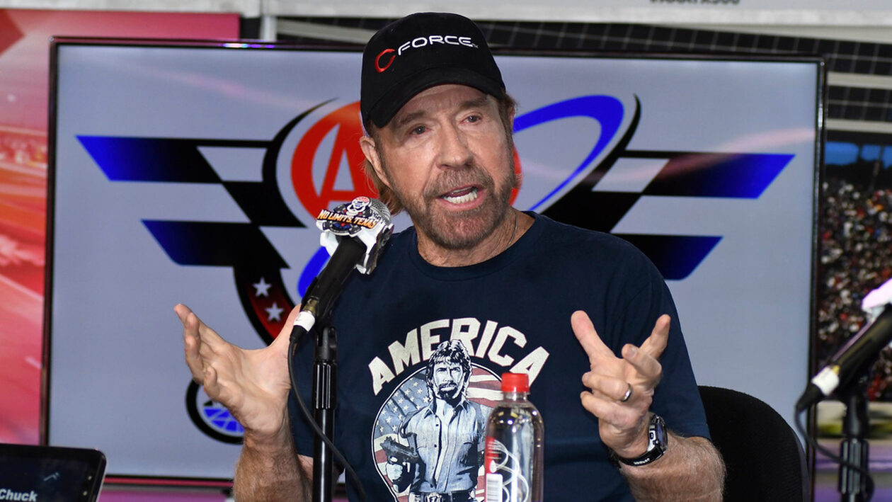 Ο Τσακ Νόρις δεν πέθανε, απλώς αποφάσισε να μην είναι πια μαζί μας