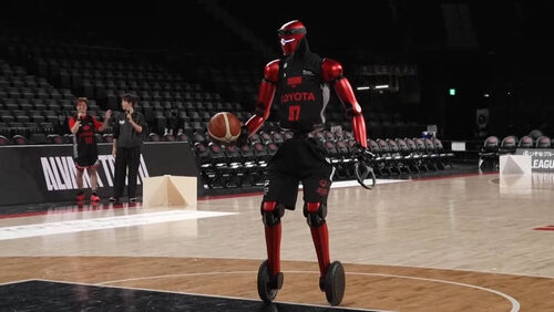 Το μέλλον στο ζωγραφιστό λέγεται «CUE7» και είναι ρομπότ